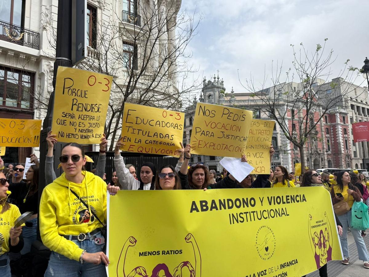 07/04/2026 Concentración de las trabajadoras de escuelas infantiles frente al Ministerio de Educación. POLITICA