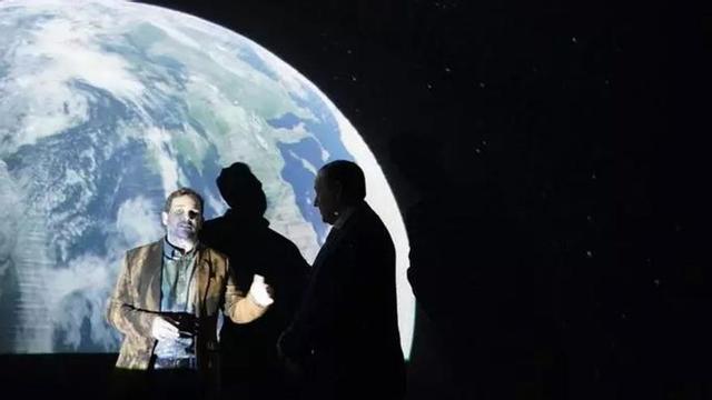 Víctor López de la Parte y Javier Faúndez, durante la presentación de las políticas turísticas alrededor del eclipse en la última feria de Intur. | JOSE LUIS FERNÁNDEZ (ARCHIVO)