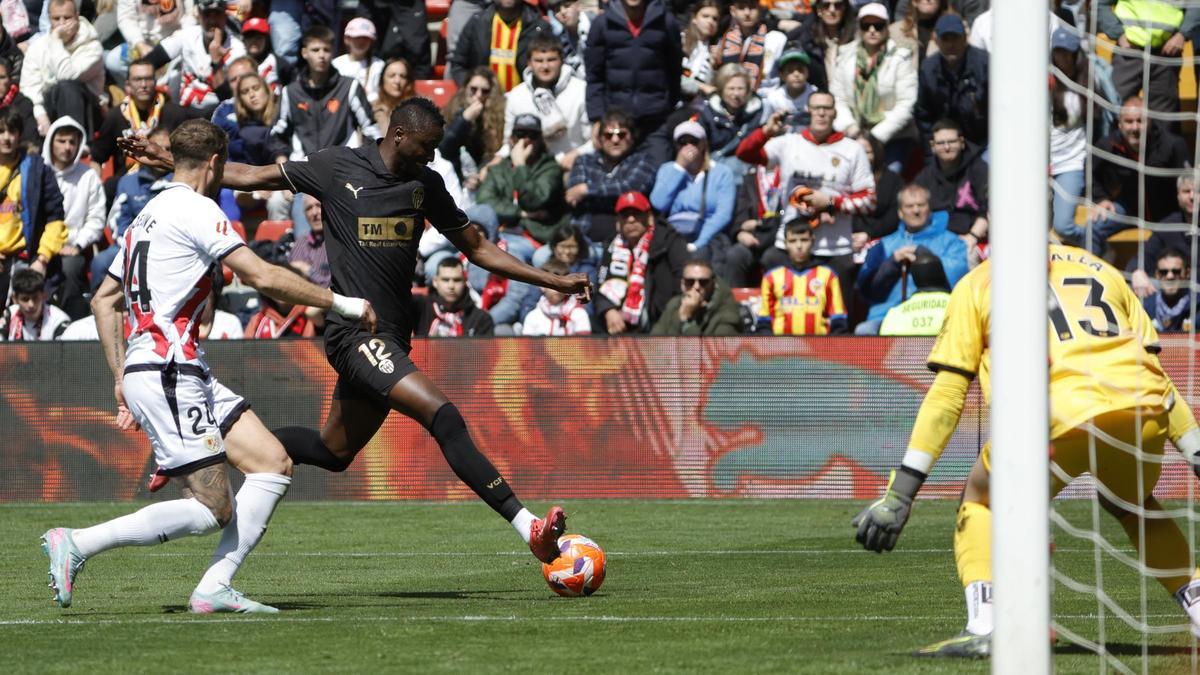 Rayo y Valencia empatan en Vallecas.