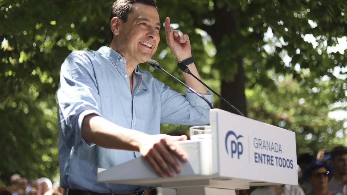 Juan Manuel Moreno en un mitin de precampaña en Granada, una de las capitales que aspira a recuperar.