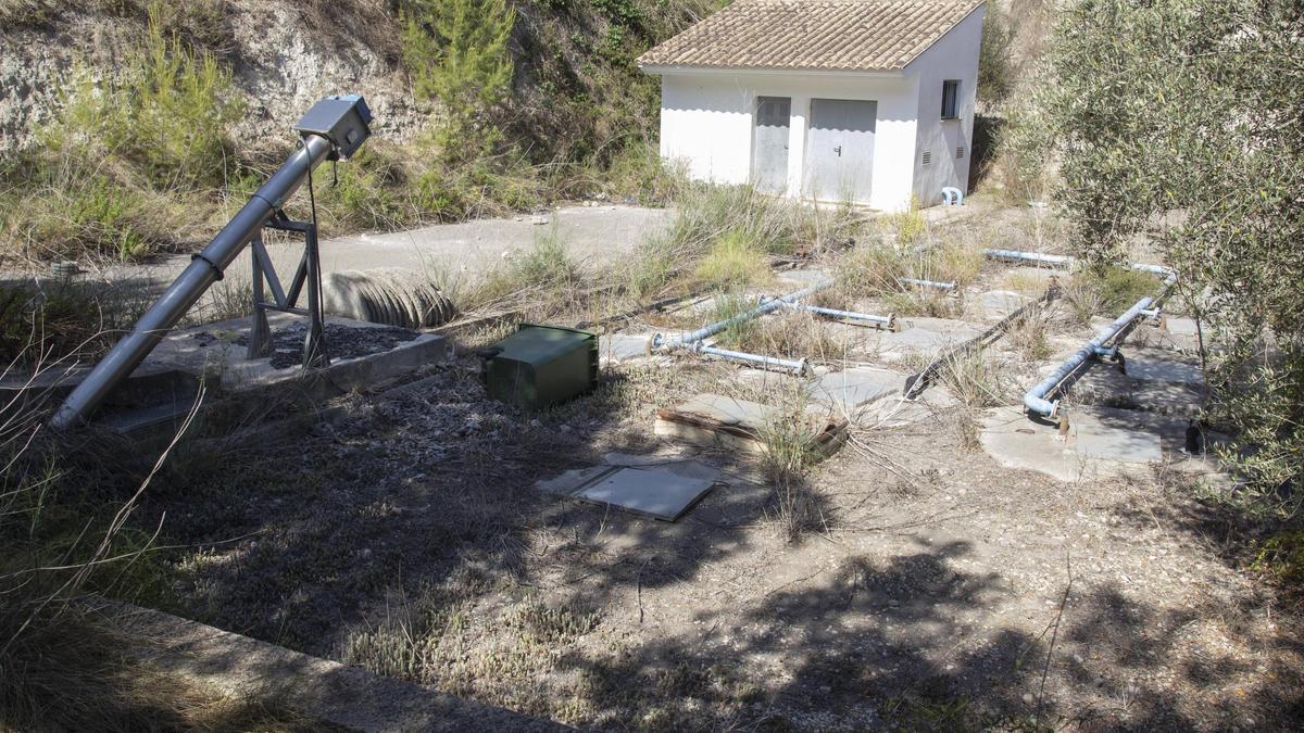 Estado de semiabandono en la depuradora ubicada en el Mistero (Bixquert).