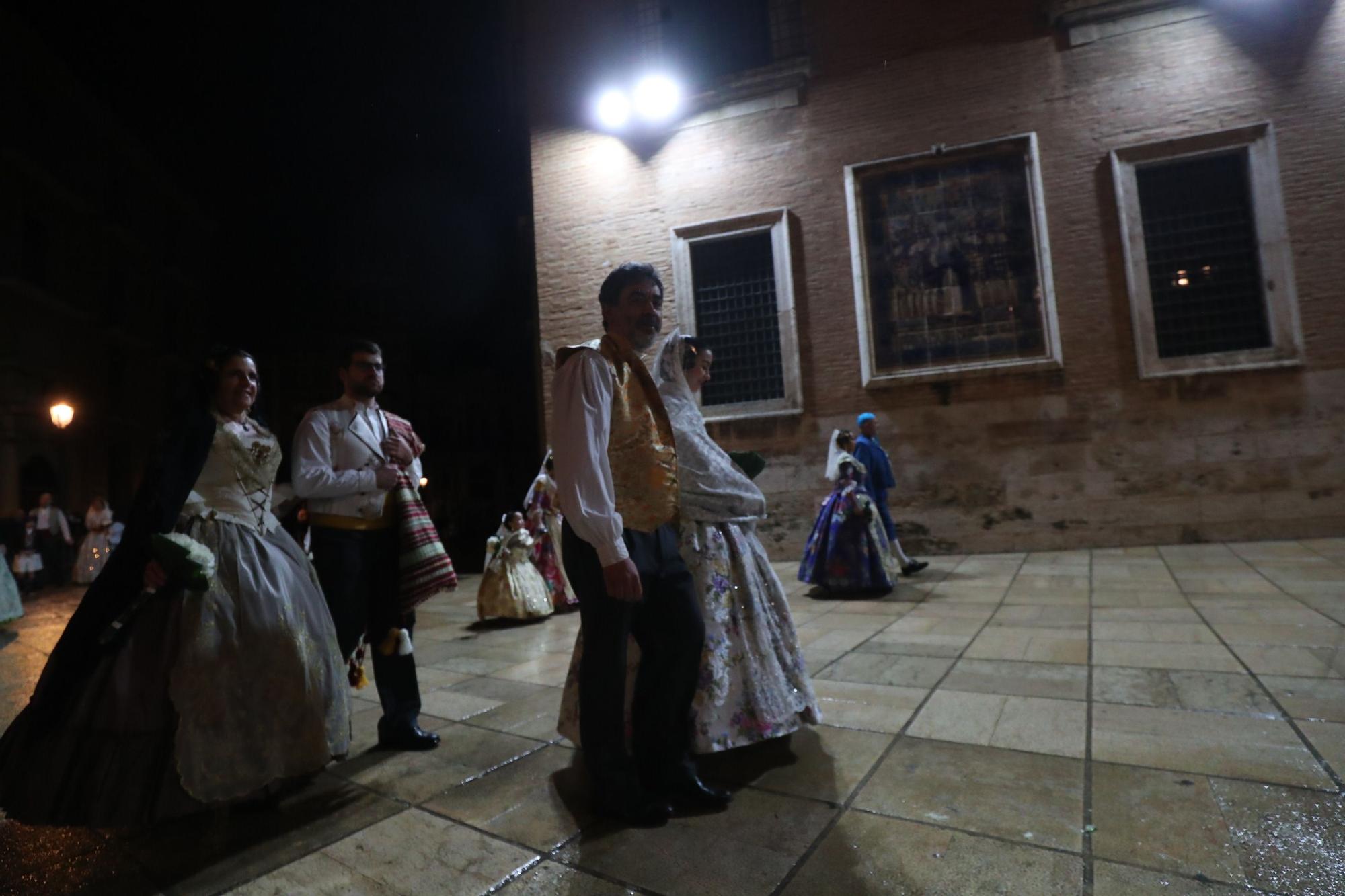 Búscate en el primer día de ofrenda por la calle de la Paz (entre las 21:00 a las 22:00 horas)