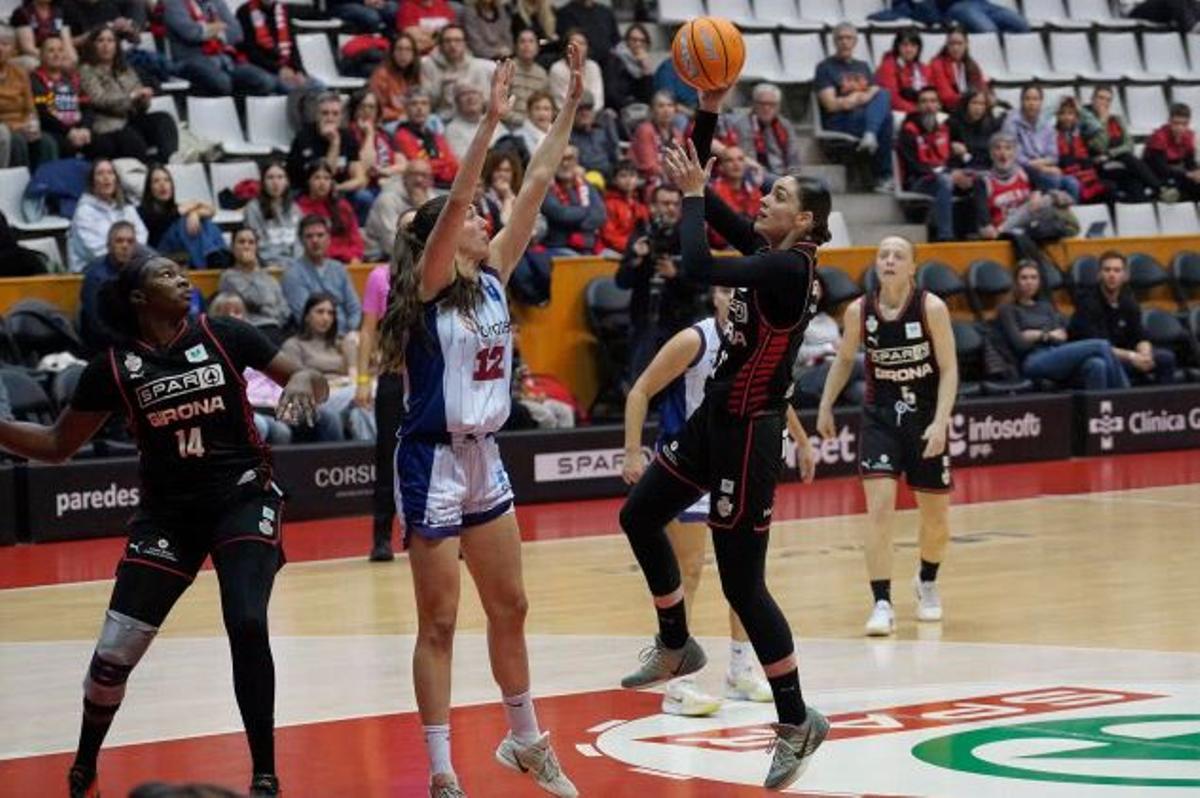 Carolina Guerrero durant un llançament.