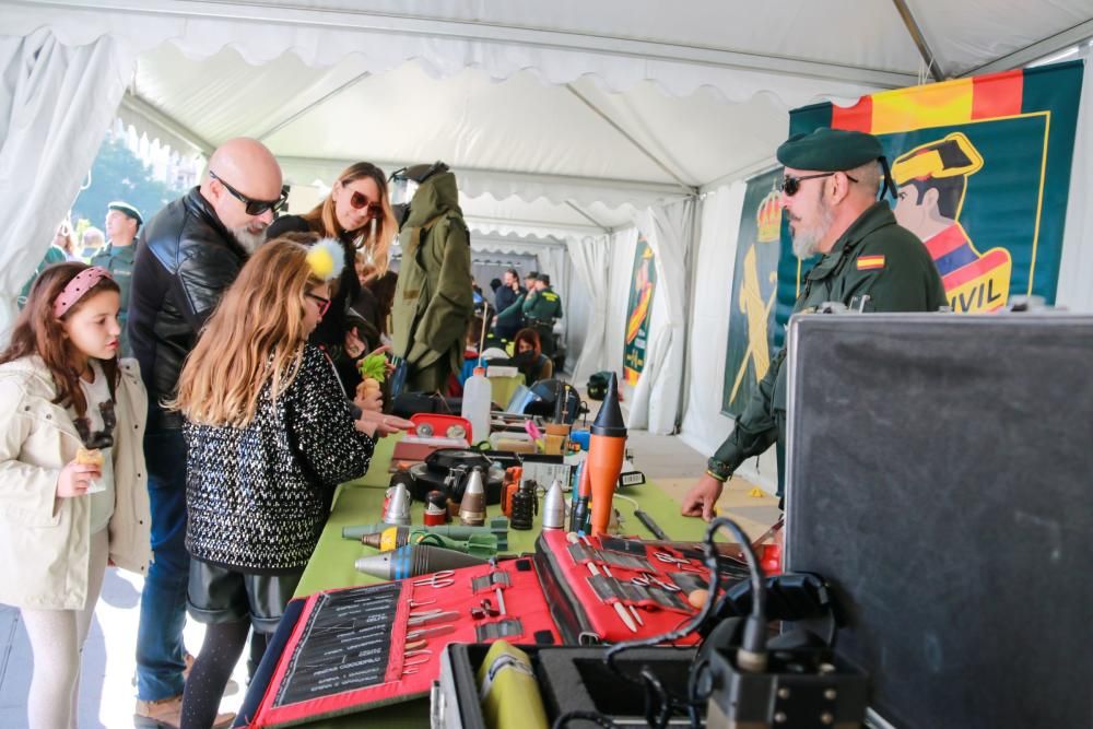 El Ayuntamiento rindió homenaje a la presencia de la Guardia Civil en Orihuela y su 175 aniversario con el descubrimiento de un monumento