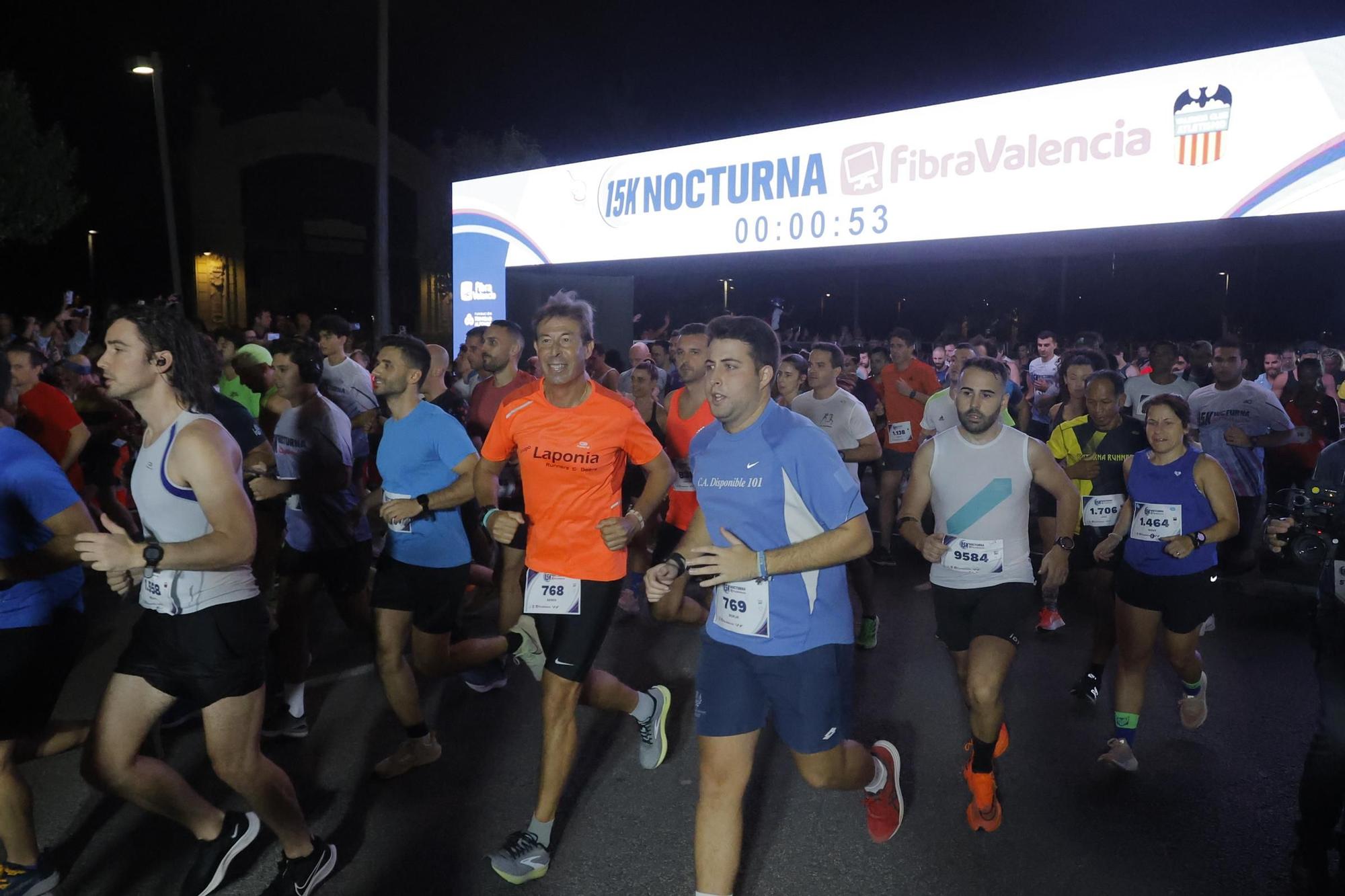 Más de 9.000 participantes toman la salida de la 15K Nocturna Valencia 2023