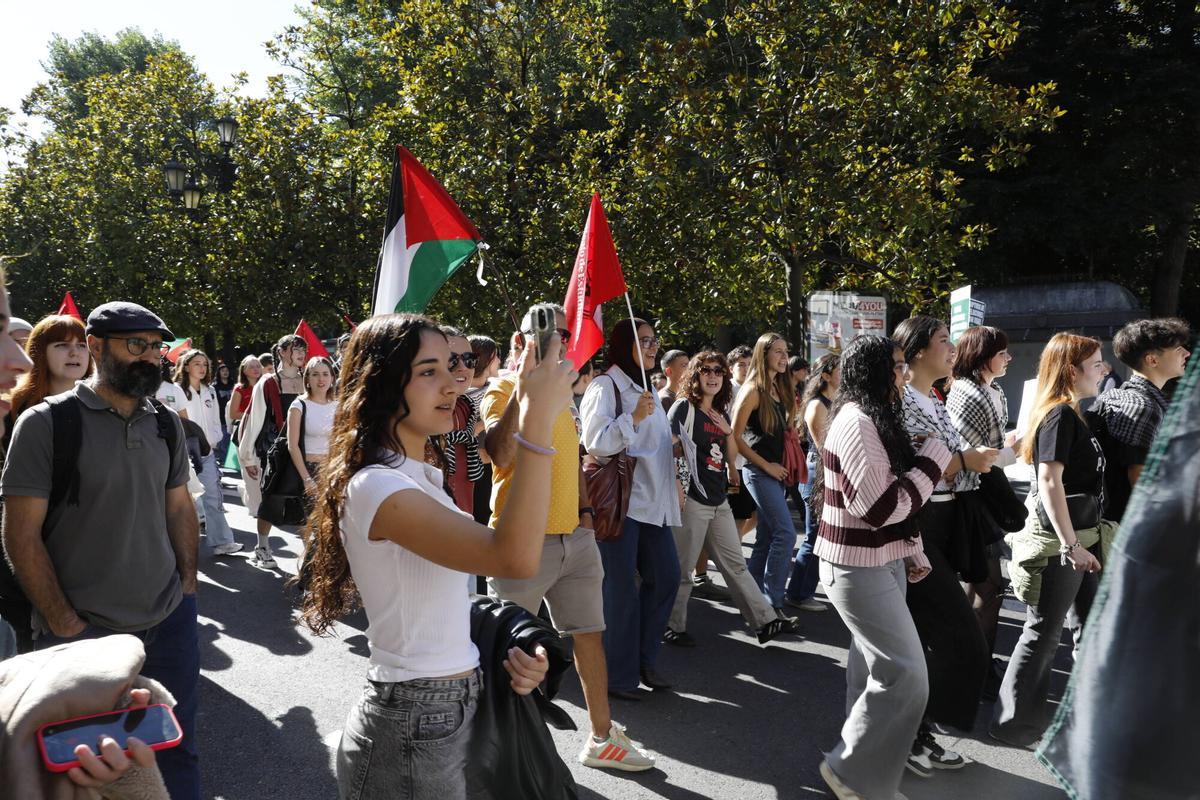 EN IMÁGENES: Cientos de estudiantes se manifiestan en Oviedo contra el ...