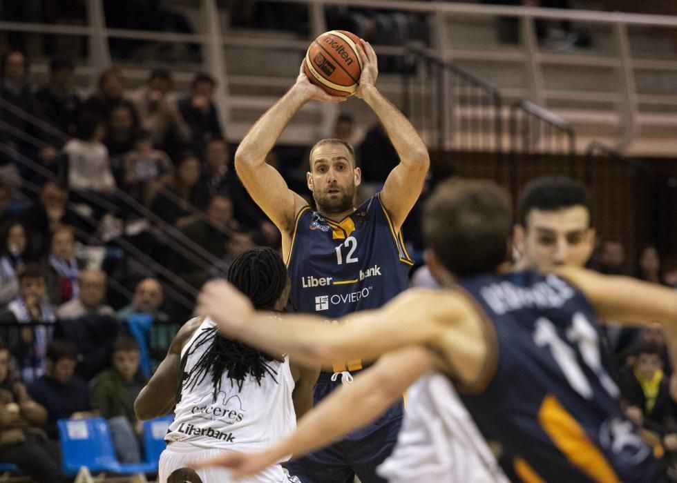 La victoria (82-62) del Oviedo al Cáceres