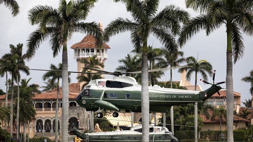 El expresidente Donald J. Trump a bordo del Marine One aterriza en Mar-a-Lago en 2019.