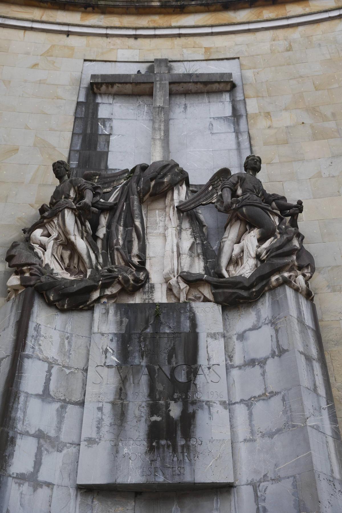Vista del monumento "Héroes del Simancas", cuya permanencia defiende el PP.