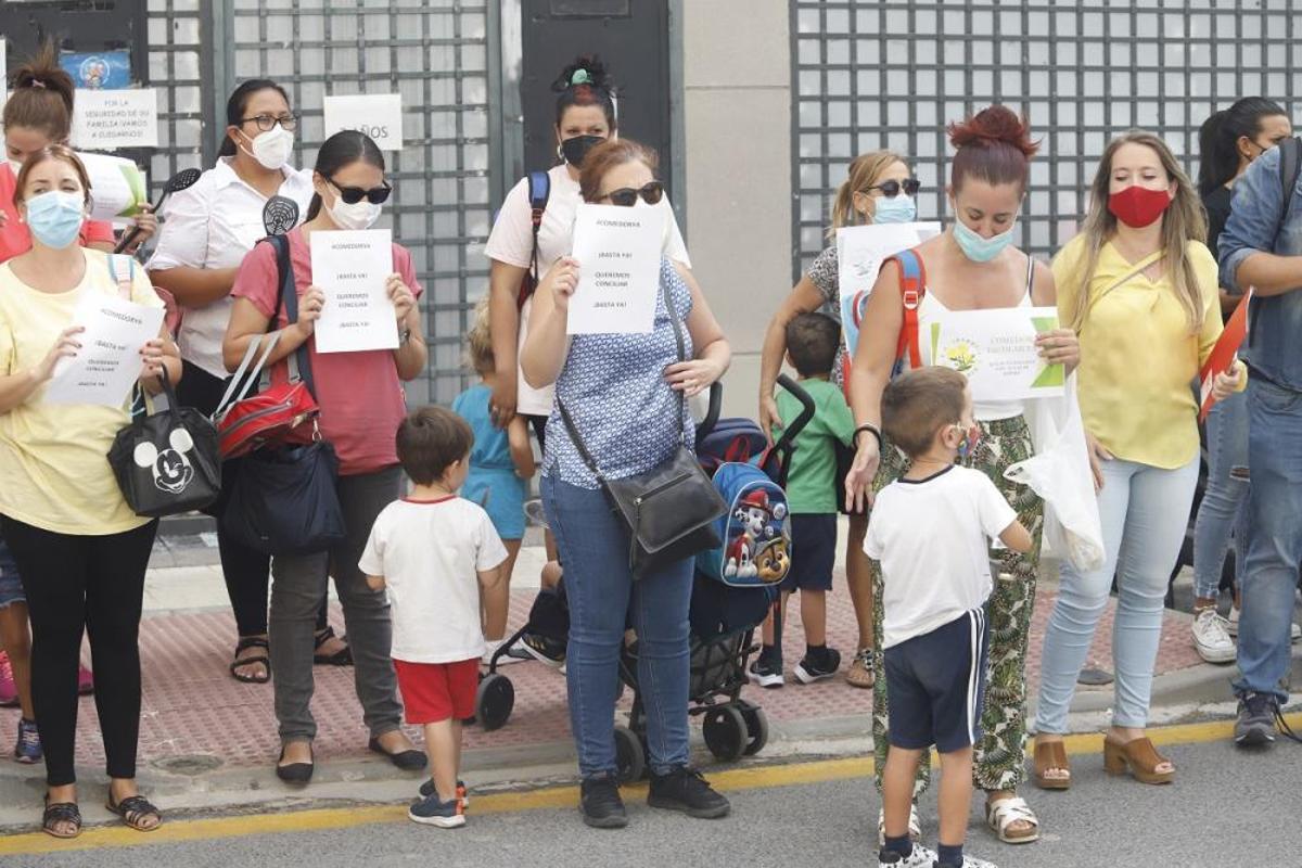Manifestación en el colegio Altabaca por la falta de comedor escolar ...