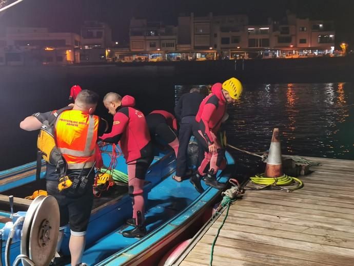 Búsqueda de un hombre en la playa de Guayedra