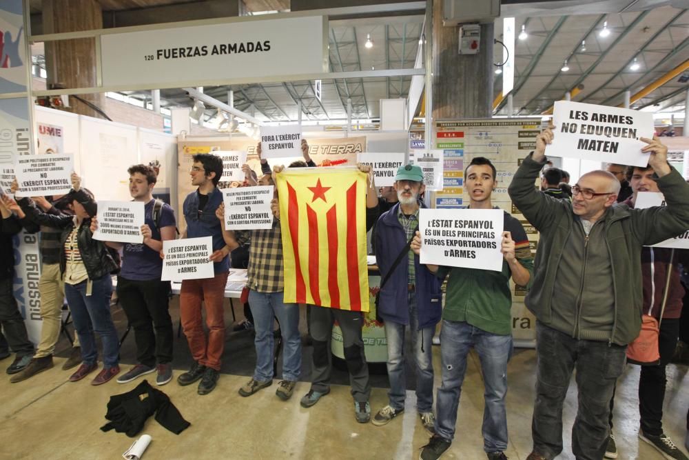 Protesta contra la presència de l''exèrcit a l''Expojove