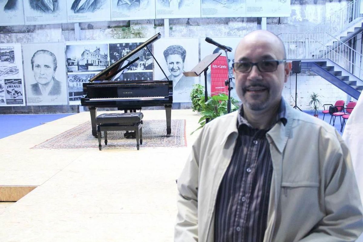 José Ramón García encandila al público con sus clásicos al piano