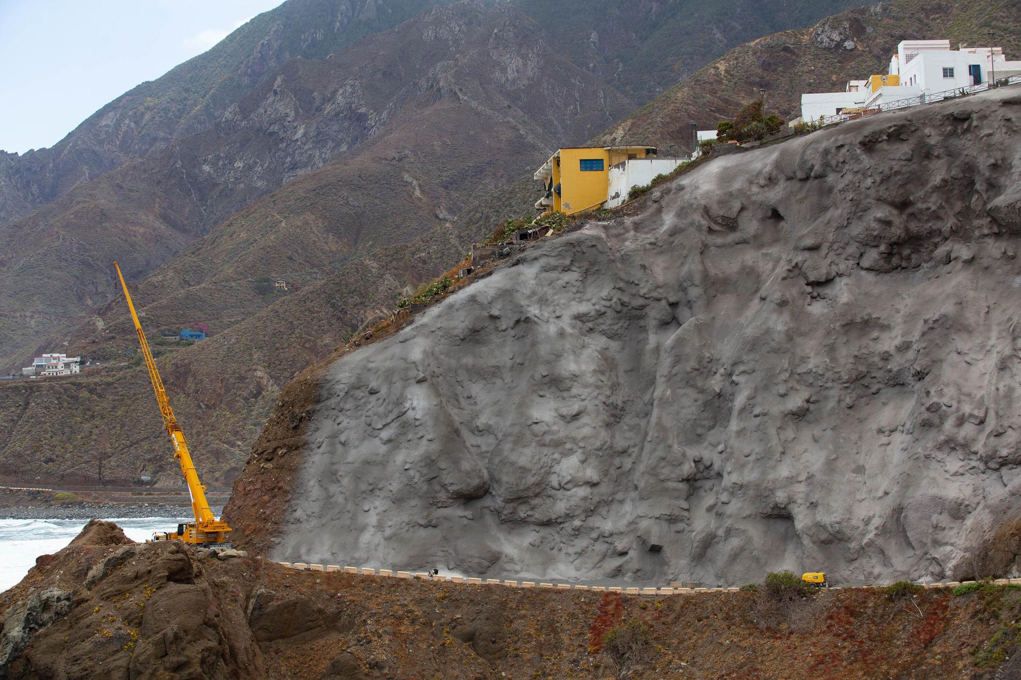 Obras en el talud de Almáciga