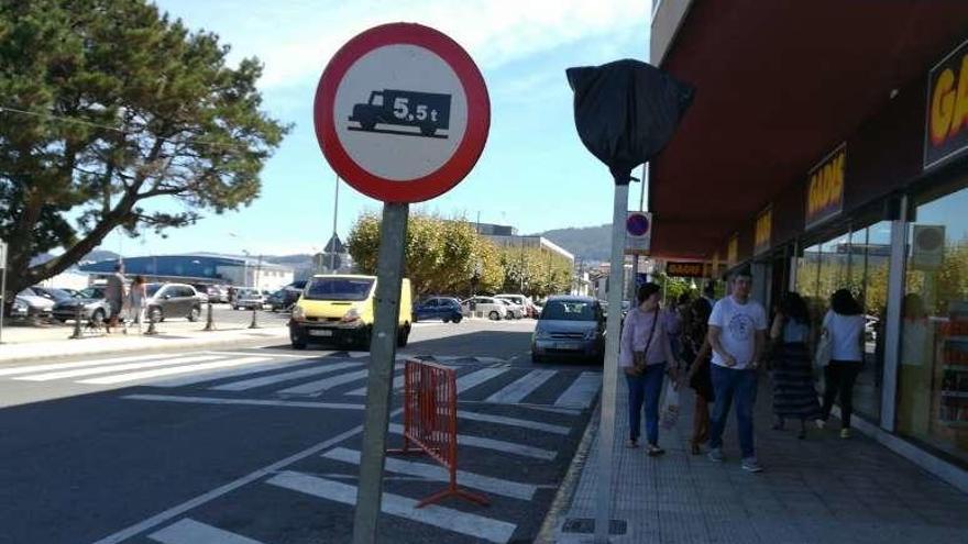 La señala de prohibido vuelve a estar tapada en Montero Ríos. // S.A.