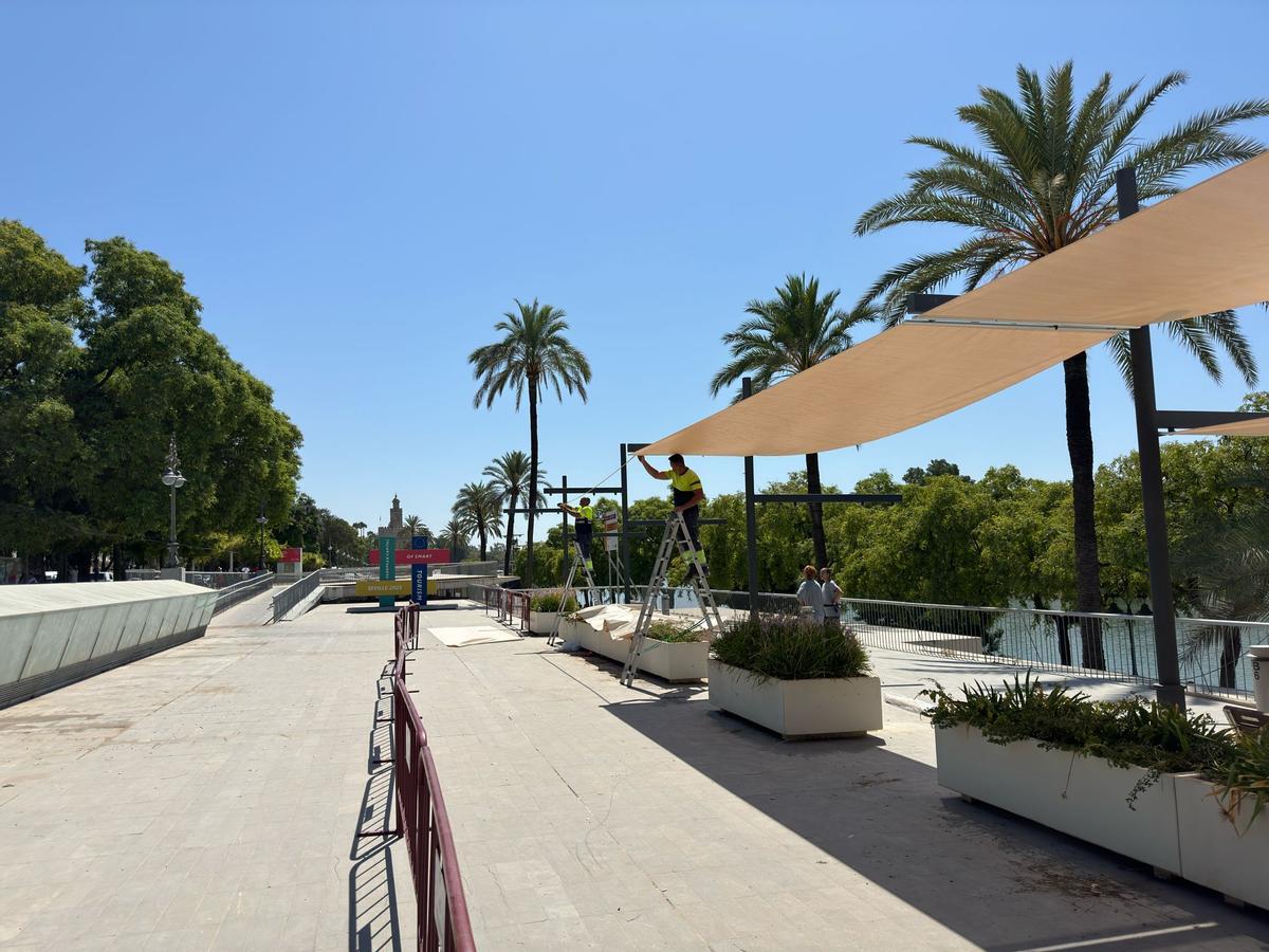 Lonas colocadas en el paseo de Marqués del Contadero