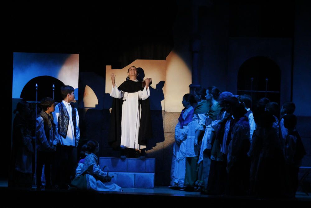 Niños en la representación de los ''Miracles'' de Sant Vicent Ferrer