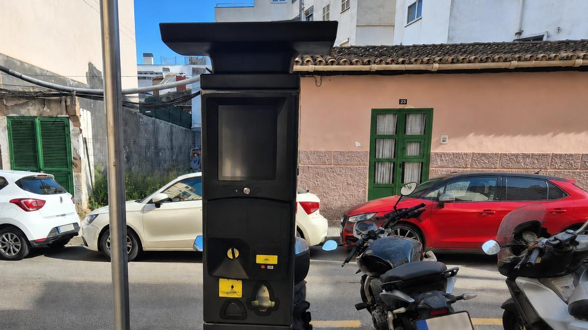 Nuevo parquímetro en la calle Desbach.