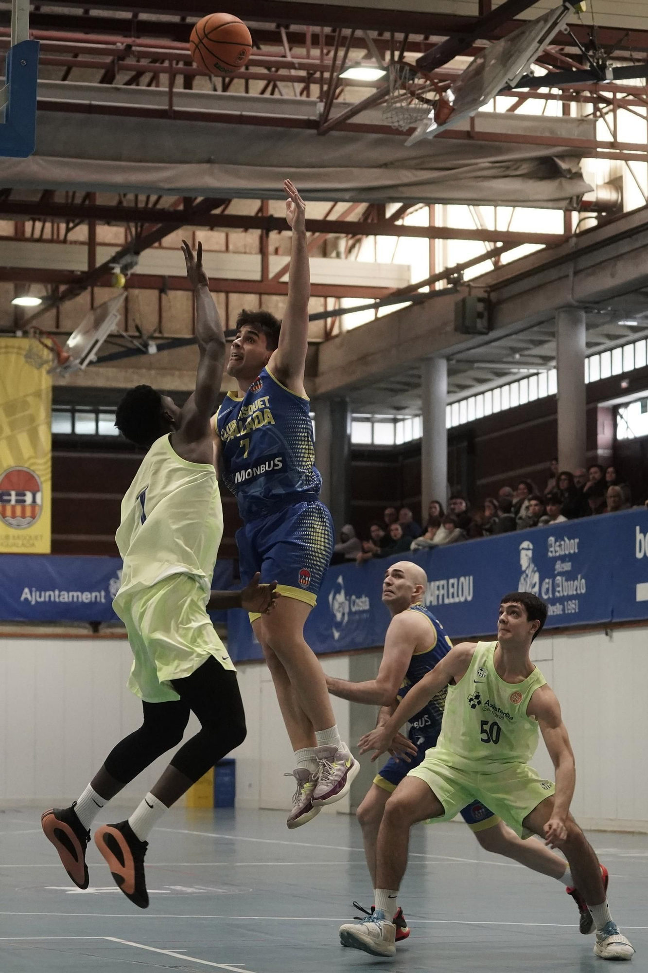 Imatges del Monbus Igualada - Barça B