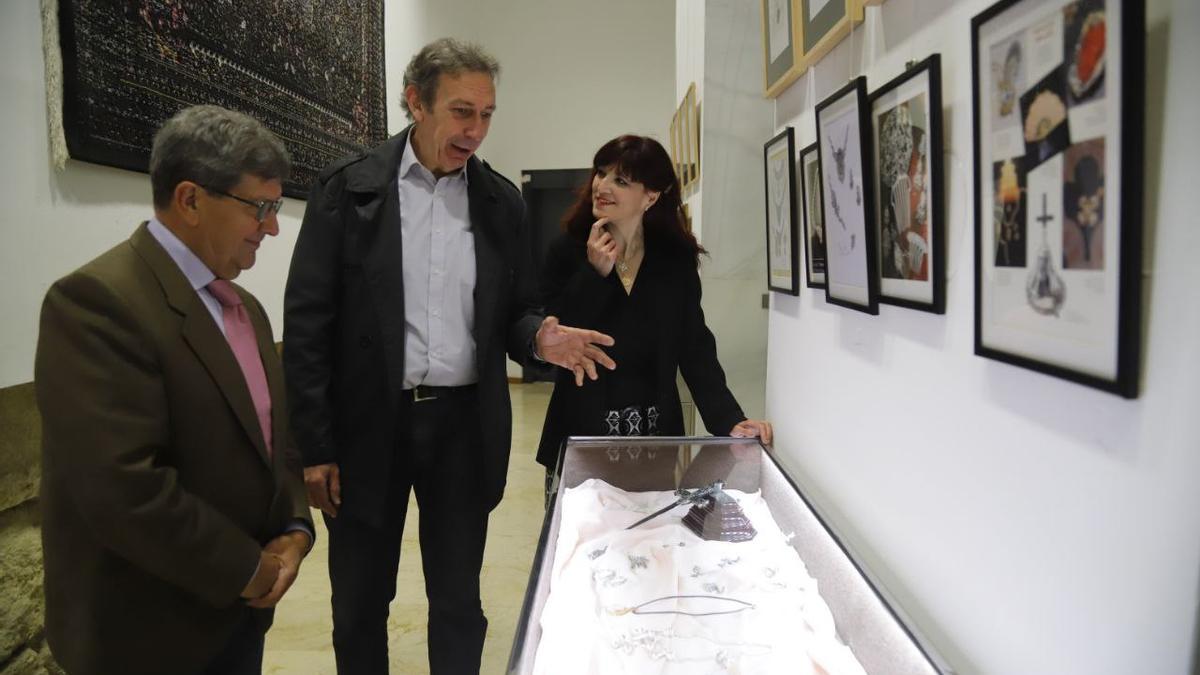 La Biblioteca Viva de Al Andalus inaugura la exposición 'Diseño en el mundo de la joyería'.