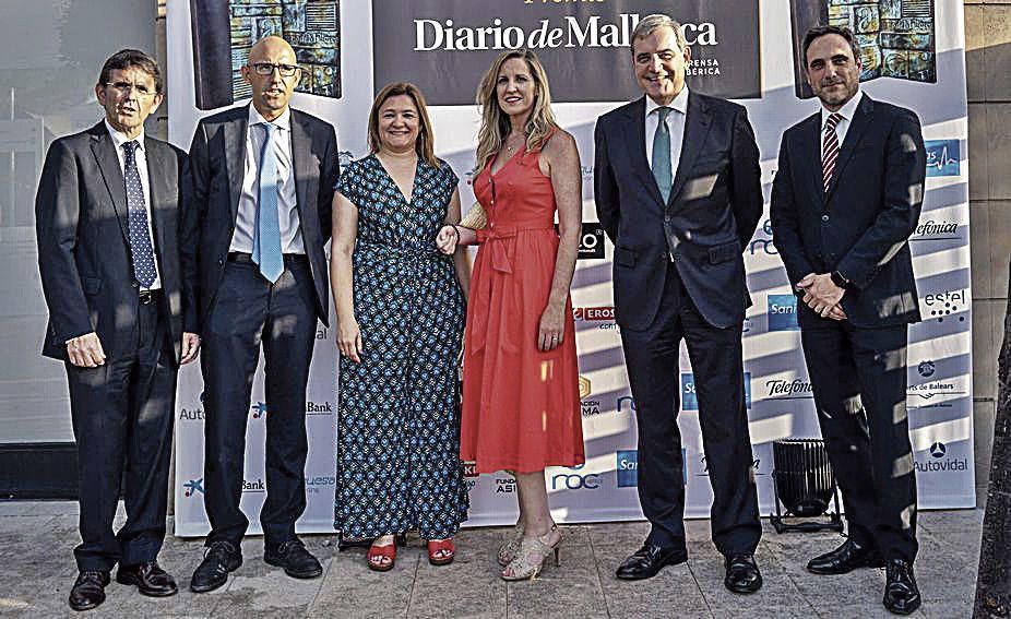 Toni Calafell, director de Publicidad del diario; Toni Sánchez, de El Corte Inglés; Mercedes Garrido, del PSOE; Lydia Pérez, de Alcúdia Mar; Josep Ramis, director de El Corte Inglés; y Guillem Nicolau, director comercial de este periódico.