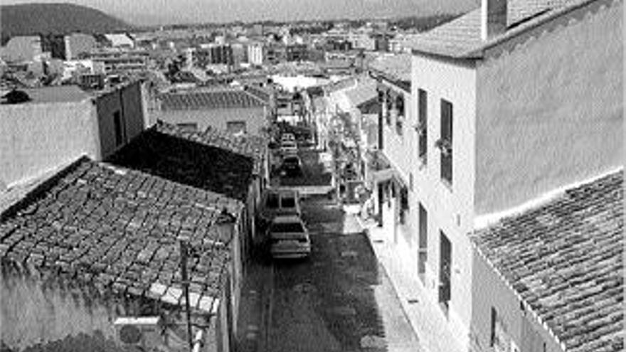 La calle de Sant Vicent de la Roqueta, en el corazón de les Roques.