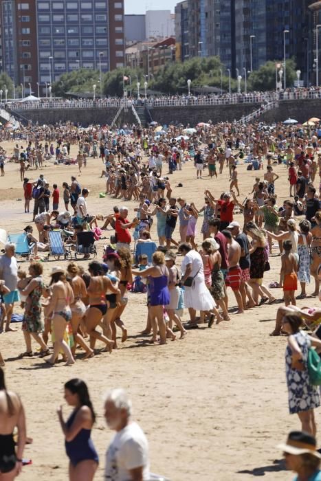 La danza prima y el Restallón en Gijón