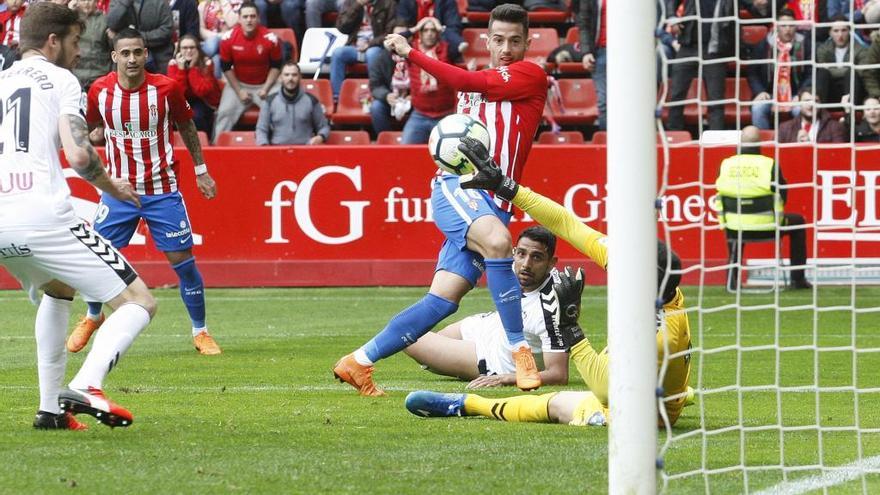 Jony, en el momento en el que marca su gol al Albacete.