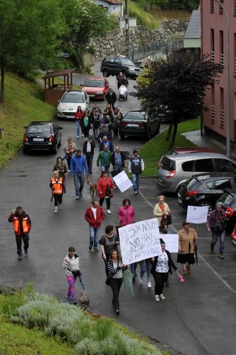 Manifestación frente al centro de salud de La Vega