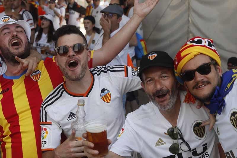 Fan zone del Valencia CF en Sevilla