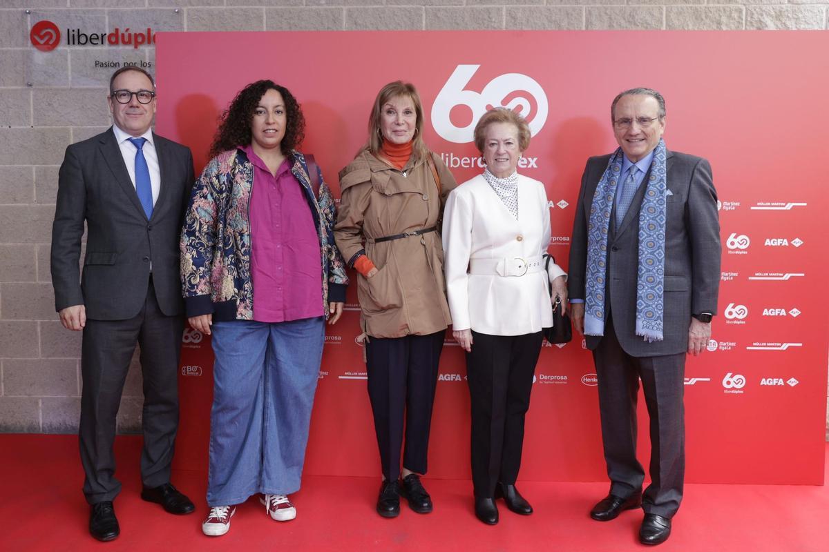 Víctor Trillo, director deneral de Liberdúplex , Najat el Hachmi, escritora, Pilar Eyre, periodista, Arantza Sarasola, Vicepresidenta de Prensa Ibérica, y Javier Moll, presidente de Prensa Ibérica.