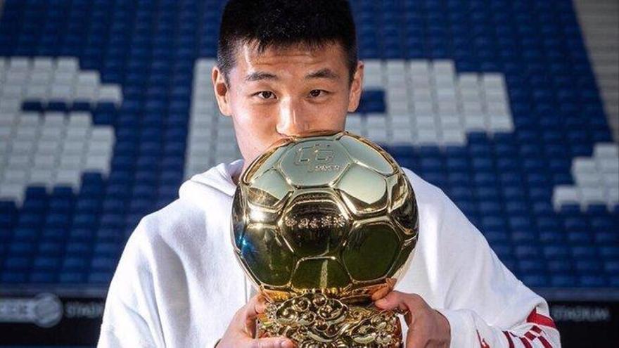 Wu Lei, coronado con el balón de oro chino por segundo año consecutivo