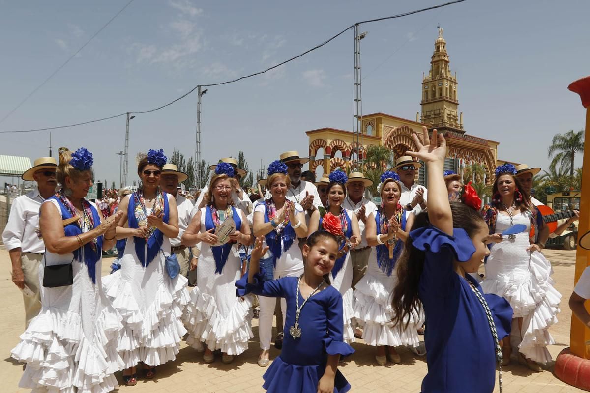 Fotogalería / 24 coros rocieros 'toman' El Arenal