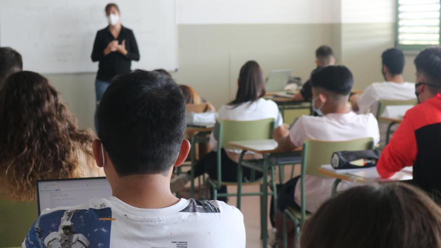 Una de les aules d&#039;ADE amb joves universitaris a Igualada