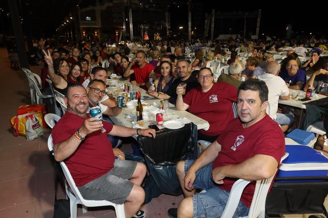 Sopar de pa i porta en las fiestas de Sant Pere del Grau de Castelló