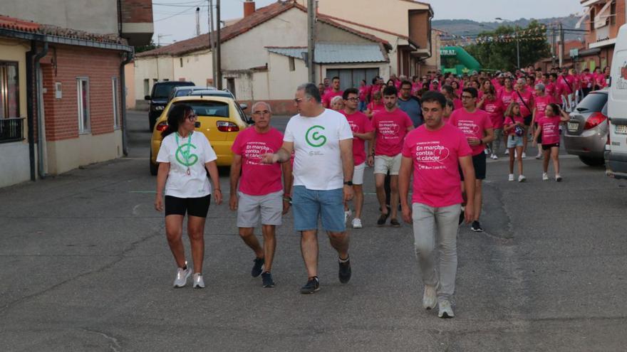 Más de 700 coresinos caminan contra el cáncer