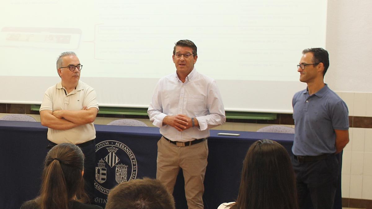 El alcalde de Ontinyent y el regidor de Educación en un acto en el campus universitario de Ontinyent.