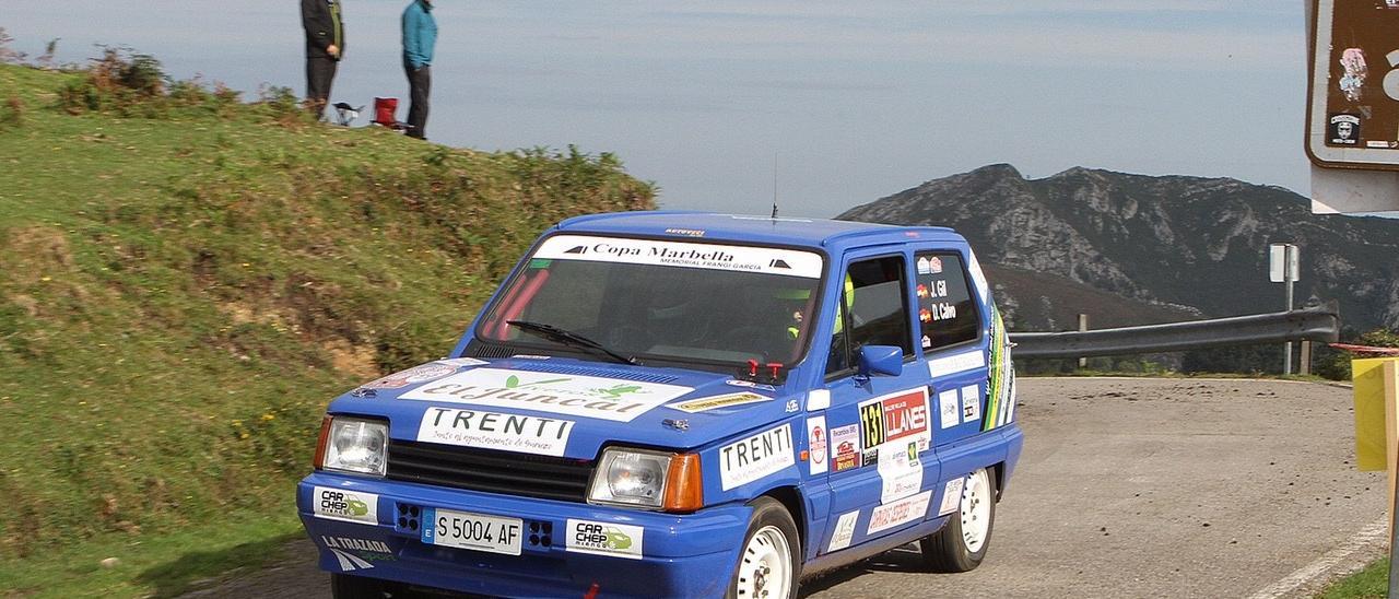 El Seat Marbella de Gil y Calvo, a su paso por el alto del Torno del tramo Nueva-Labra