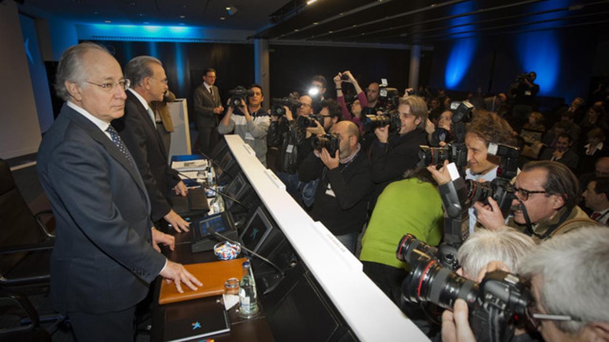 Juan Maria Nin, director general de Caixabank, e Isidre Fainé, presidente, durante la presentación de los resultados del 2012.