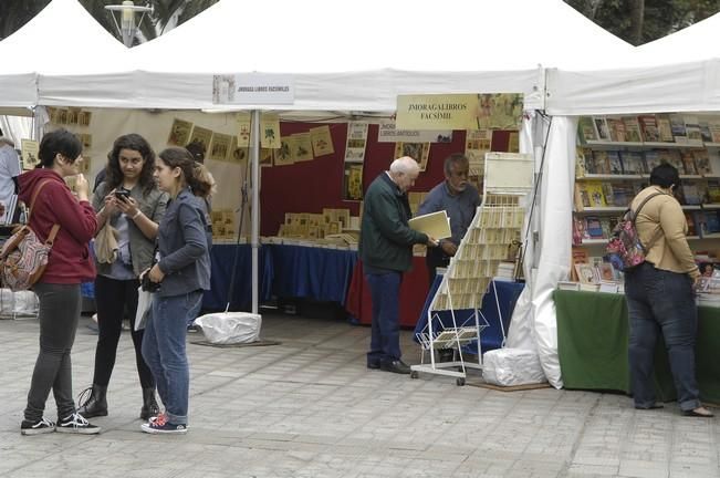 FERIA DEL LIBRO. ENCUENTRO CON LUCIA GALAN