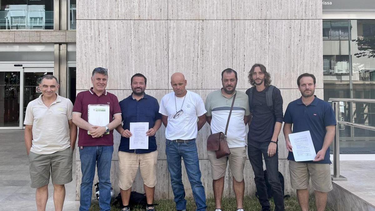 Participantes en la reunión en el Consell.
