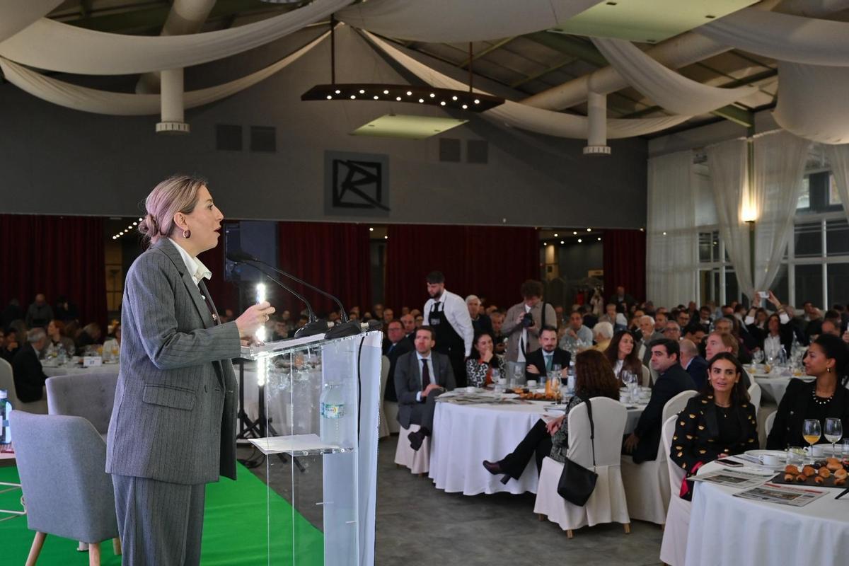 María Guardiola, presidenta de la Junta de Extremadura, durante la presentación de Lorenzo Amor en Los desayunos de La Crónica de Badajoz.