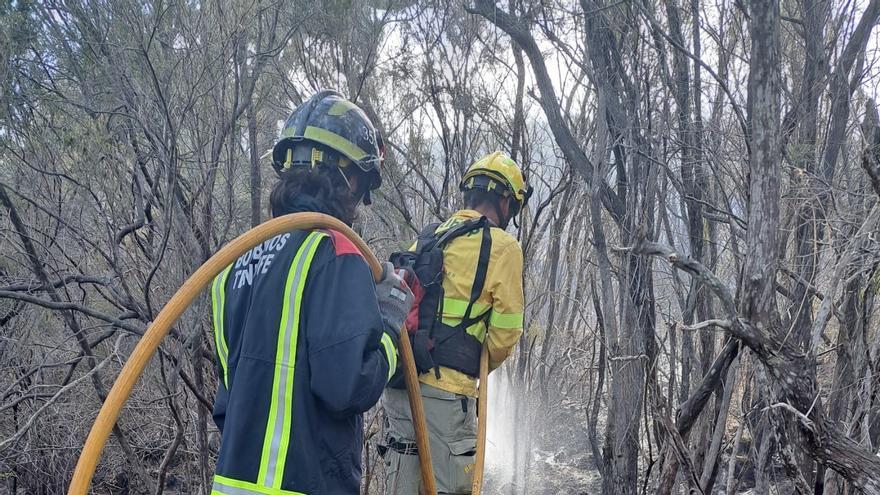 La noche transcurre sin reactivaciones en el perímetro del incendio de Tenerife