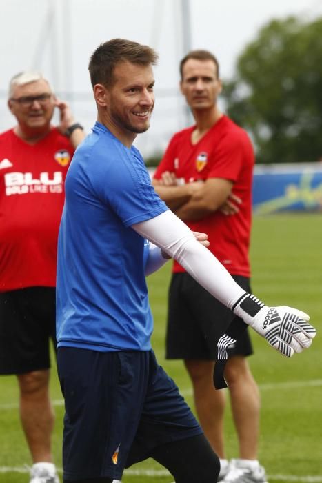 Intenso entrenamiento del Valencia en Évian-les-Bains