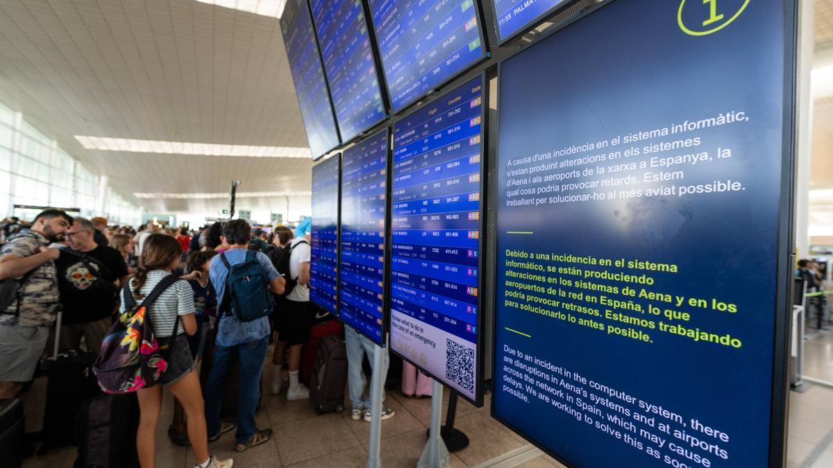 Caos en el aeropuerto del Prat por una caída del sistema informático