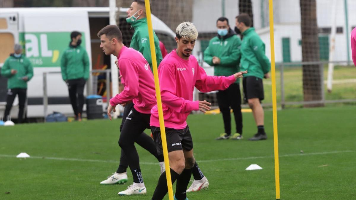 Entreno de recuperación del Córdoba CF con las ausencias de Jesús Álvaro, Javi Flores y Valverde