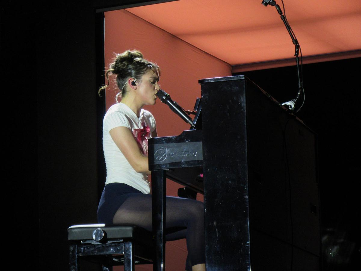 Amaia actuando en el Brisa
