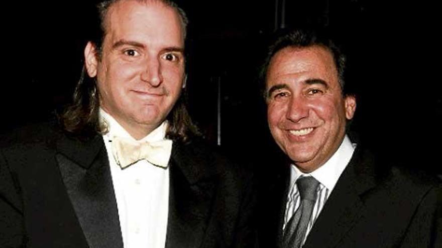 Pacien Mazzagatti (izq.), con el empresario musical Michael Capasso.