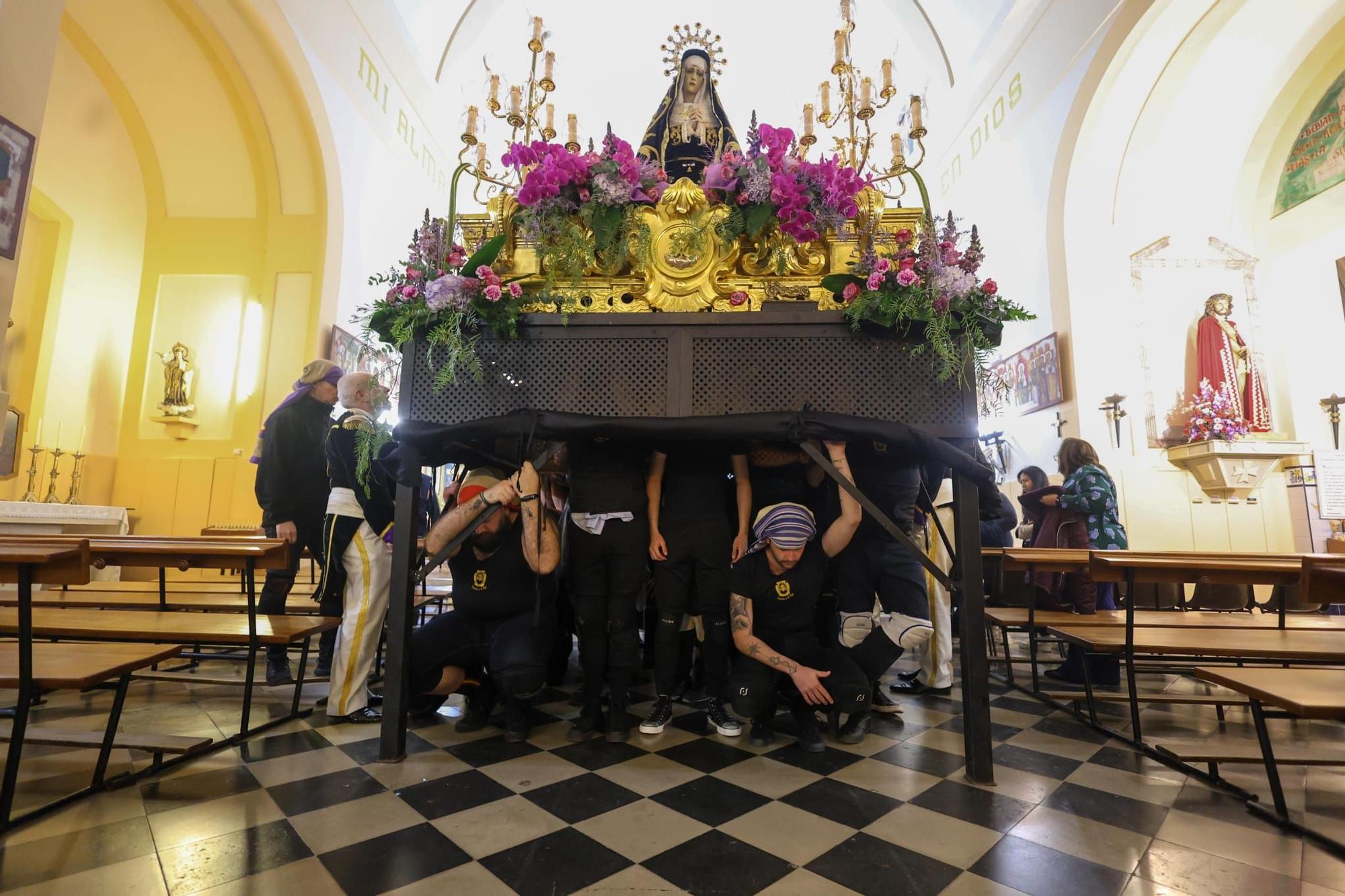 Semana Santa Marinera: La Dolorosa procesiona por el Cabanyal