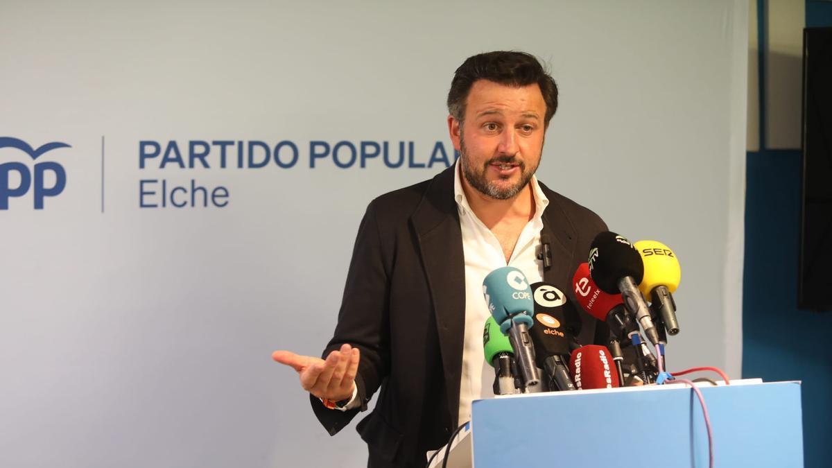 Ruz en la sede del PP, tras las elecciones